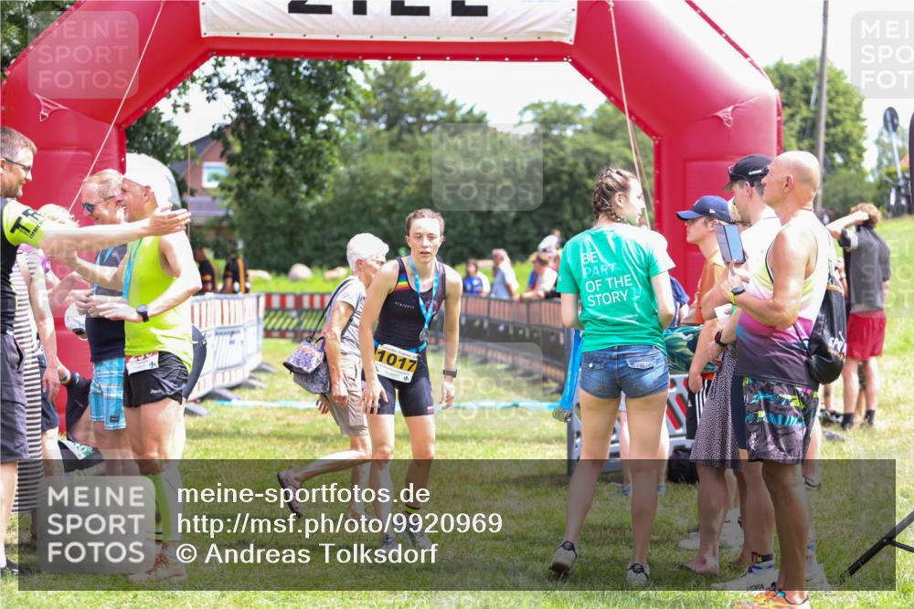 21.06.2026 - 29. Vierlanden-Triathlon Andreas Tolksdorf http://msf.ph/oto/9920969 21.06.2026 13:22:49 Ziel 731 meine-sportfotos.de