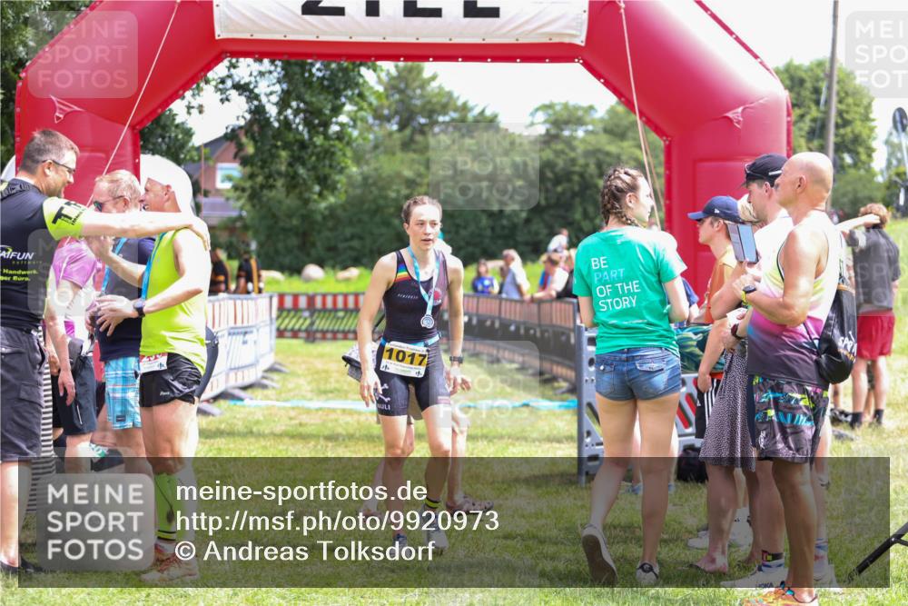 21.06.2026 - 29. Vierlanden-Triathlon Andreas Tolksdorf http://msf.ph/oto/9920973 21.06.2026 13:22:49 Ziel 731 meine-sportfotos.de