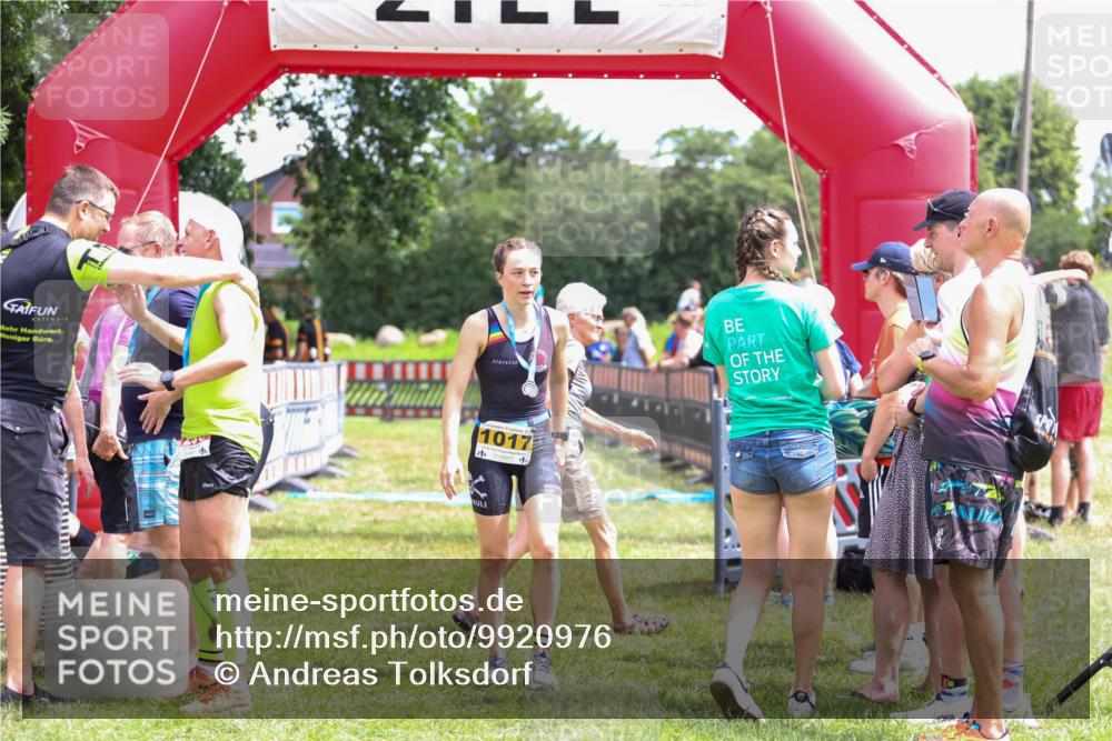 21.06.2026 - 29. Vierlanden-Triathlon Andreas Tolksdorf http://msf.ph/oto/9920976 21.06.2026 13:22:49 Ziel 731 meine-sportfotos.de