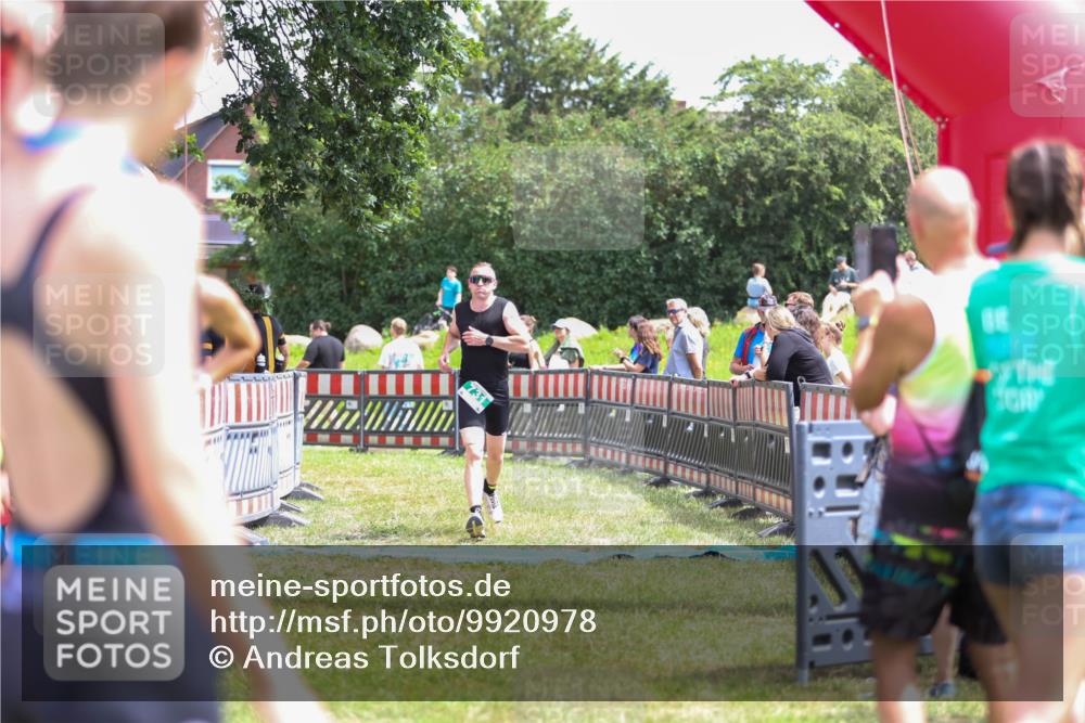 21.06.2026 - 29. Vierlanden-Triathlon Andreas Tolksdorf http://msf.ph/oto/9920978 21.06.2026 13:22:58 Ziel 630, 675, 729, 731 meine-sportfotos.de