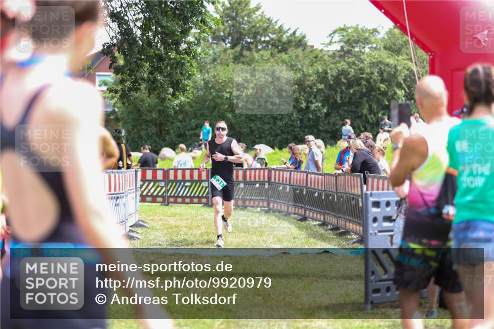 21.06.2026 - 29. Vierlanden-Triathlon Andreas Tolksdorf http://msf.ph/oto/9920979 21.06.2026 13:22:58 Ziel 630, 675, 729, 731 meine-sportfotos.de
