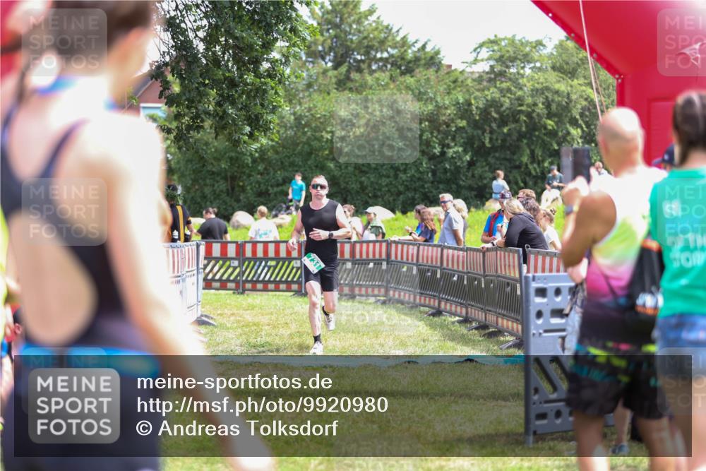 21.06.2026 - 29. Vierlanden-Triathlon Andreas Tolksdorf http://msf.ph/oto/9920980 21.06.2026 13:22:58 Ziel 630, 675, 729, 731 meine-sportfotos.de