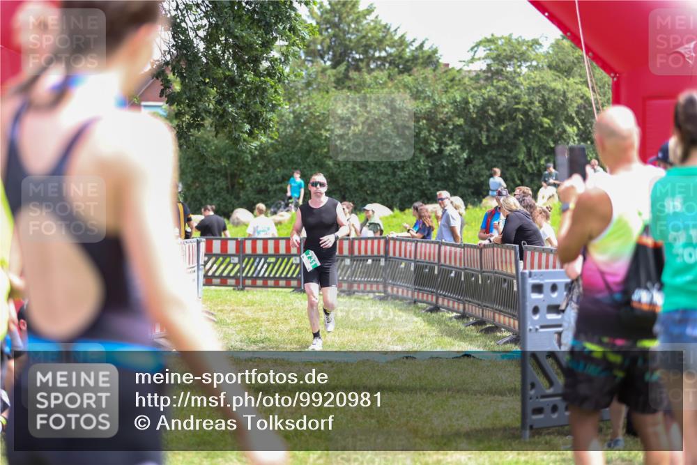 21.06.2026 - 29. Vierlanden-Triathlon Andreas Tolksdorf http://msf.ph/oto/9920981 21.06.2026 13:22:58 Ziel 630, 675, 729, 731 meine-sportfotos.de