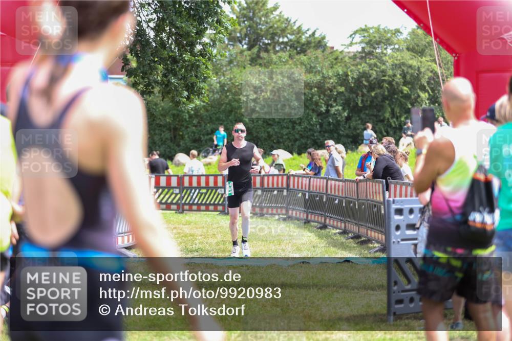 21.06.2026 - 29. Vierlanden-Triathlon Andreas Tolksdorf http://msf.ph/oto/9920983 21.06.2026 13:22:58 Ziel 630, 675, 729, 731 meine-sportfotos.de