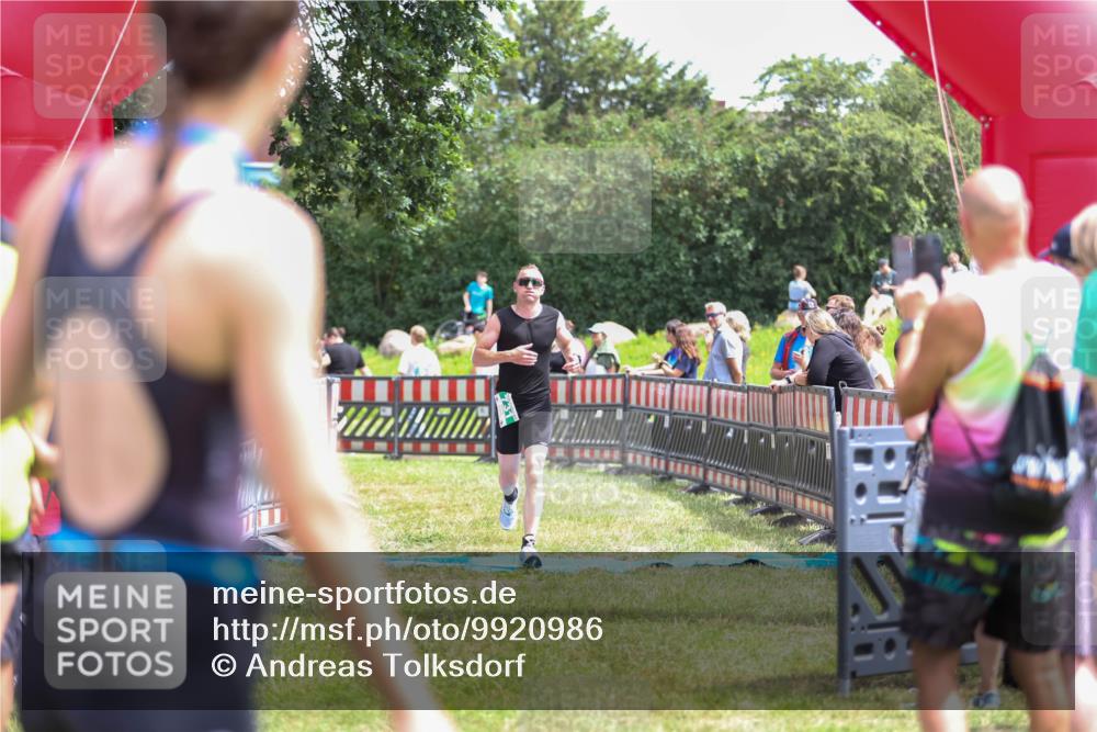 21.06.2026 - 29. Vierlanden-Triathlon Andreas Tolksdorf http://msf.ph/oto/9920986 21.06.2026 13:22:58 Ziel 630, 675, 729, 731 meine-sportfotos.de