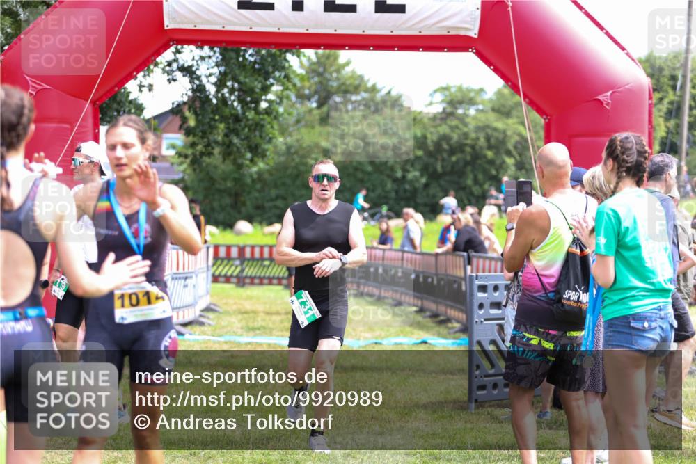 21.06.2026 - 29. Vierlanden-Triathlon Andreas Tolksdorf http://msf.ph/oto/9920989 21.06.2026 13:23:01 Ziel 630, 675, 729, 731 meine-sportfotos.de