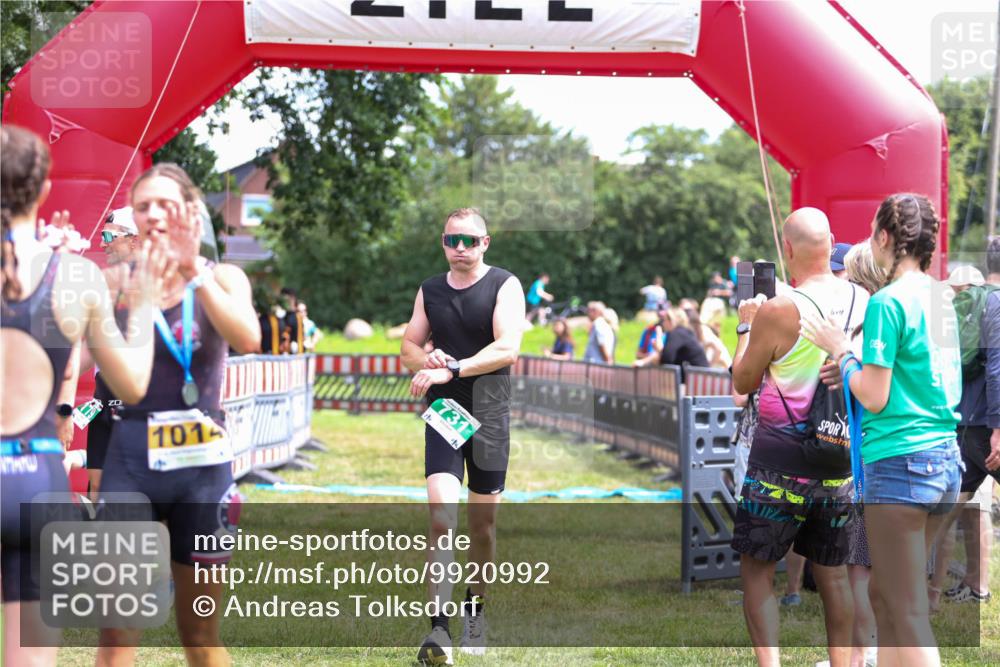 21.06.2026 - 29. Vierlanden-Triathlon Andreas Tolksdorf http://msf.ph/oto/9920992 21.06.2026 13:23:01 Ziel 630, 675, 729, 731 meine-sportfotos.de