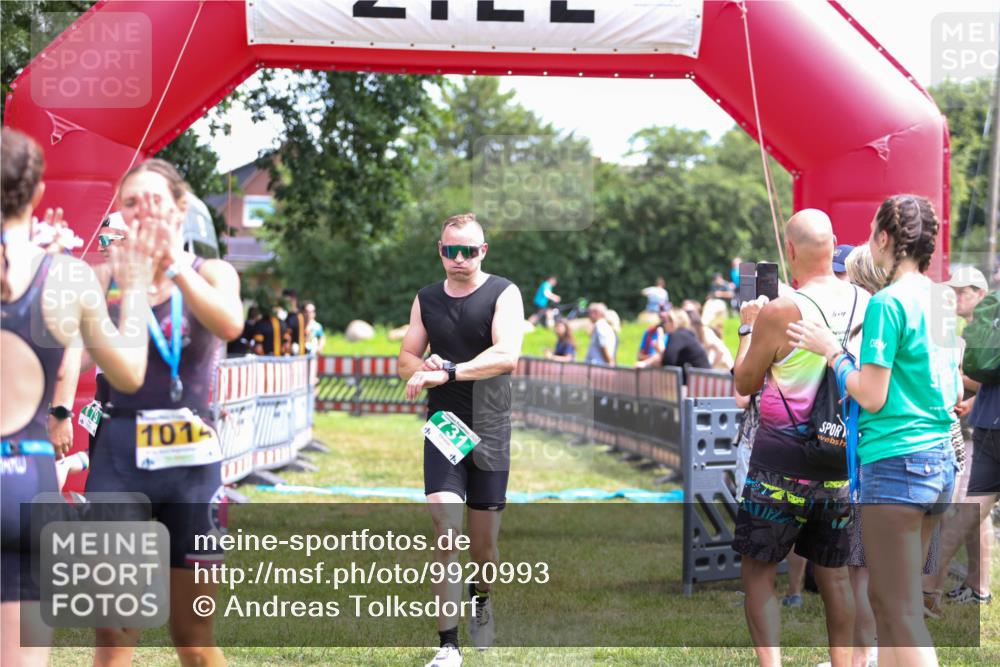 21.06.2026 - 29. Vierlanden-Triathlon Andreas Tolksdorf http://msf.ph/oto/9920993 21.06.2026 13:23:01 Ziel 630, 675, 729, 731 meine-sportfotos.de