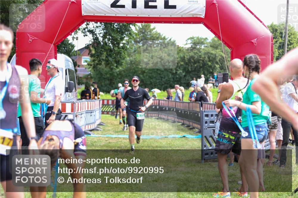 21.06.2026 - 29. Vierlanden-Triathlon Andreas Tolksdorf http://msf.ph/oto/9920995 21.06.2026 13:23:05 Ziel 39, 630, 675, 729 meine-sportfotos.de