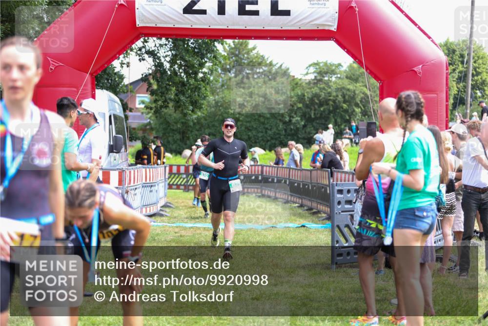 21.06.2026 - 29. Vierlanden-Triathlon Andreas Tolksdorf http://msf.ph/oto/9920998 21.06.2026 13:23:05 Ziel 39, 630, 675, 729 meine-sportfotos.de