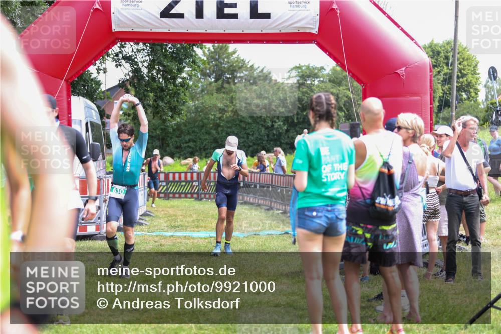 21.06.2026 - 29. Vierlanden-Triathlon Andreas Tolksdorf http://msf.ph/oto/9921000 21.06.2026 13:23:09 Ziel 39, 630, 729 meine-sportfotos.de