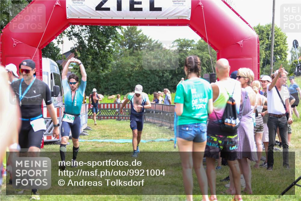 21.06.2026 - 29. Vierlanden-Triathlon Andreas Tolksdorf http://msf.ph/oto/9921004 21.06.2026 13:23:09 Ziel 39, 630, 729 meine-sportfotos.de