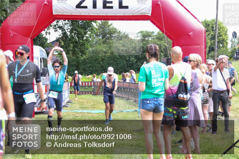 21.06.2026 - 29. Vierlanden-Triathlon Andreas Tolksdorf http://msf.ph/oto/9921006 21.06.2026 13:23:10 Ziel 39, 630, 729 meine-sportfotos.de