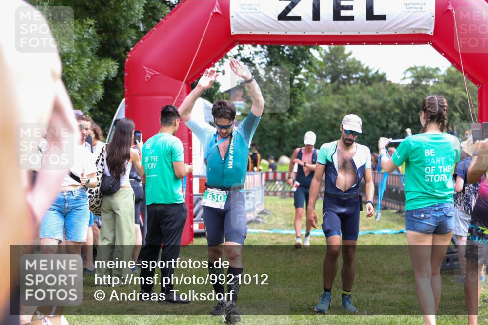 21.06.2026 - 29. Vierlanden-Triathlon Andreas Tolksdorf http://msf.ph/oto/9921012 21.06.2026 13:23:14 Ziel 39 meine-sportfotos.de