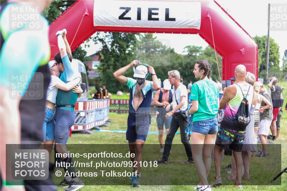 21.06.2026 - 29. Vierlanden-Triathlon Andreas Tolksdorf http://msf.ph/oto/9921018 21.06.2026 13:23:16 Ziel 39, 109 meine-sportfotos.de
