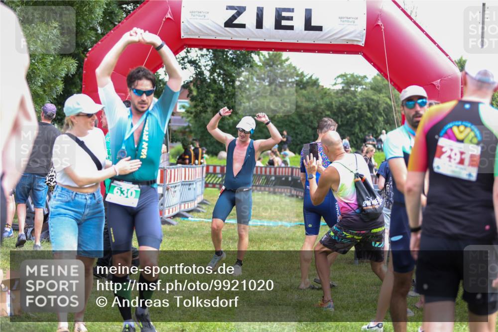 21.06.2026 - 29. Vierlanden-Triathlon Andreas Tolksdorf http://msf.ph/oto/9921020 21.06.2026 13:23:19 Ziel 109 meine-sportfotos.de