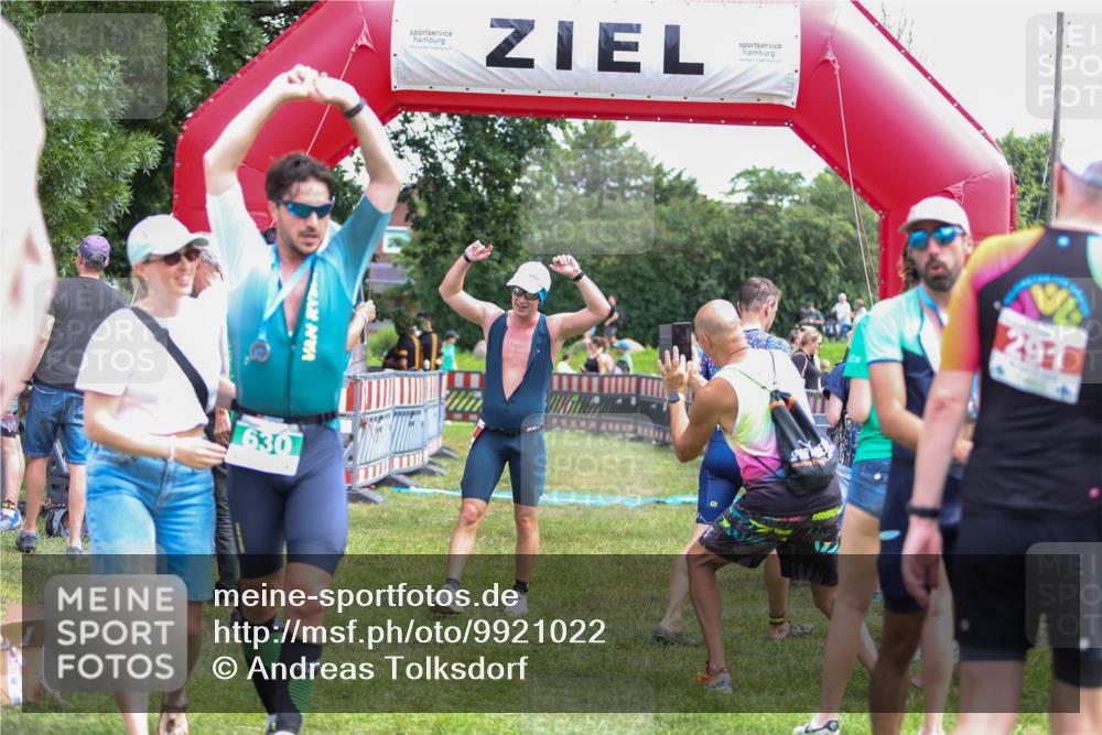 21.06.2026 - 29. Vierlanden-Triathlon Andreas Tolksdorf http://msf.ph/oto/9921022 21.06.2026 13:23:19 Ziel 109 meine-sportfotos.de