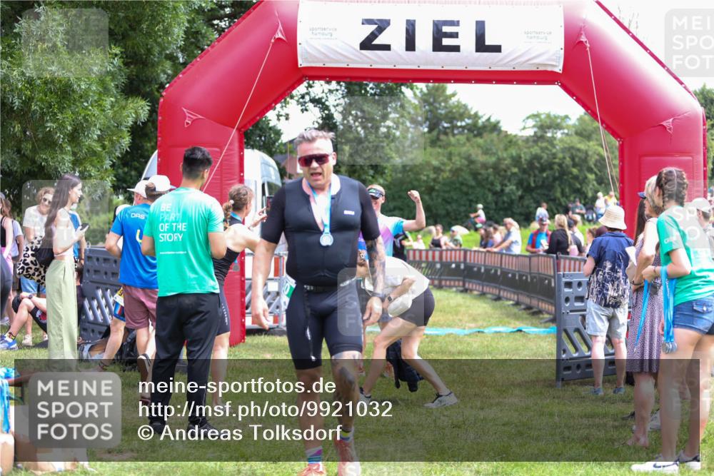 21.06.2026 - 29. Vierlanden-Triathlon Andreas Tolksdorf http://msf.ph/oto/9921032 21.06.2026 13:23:43 Ziel 896 meine-sportfotos.de