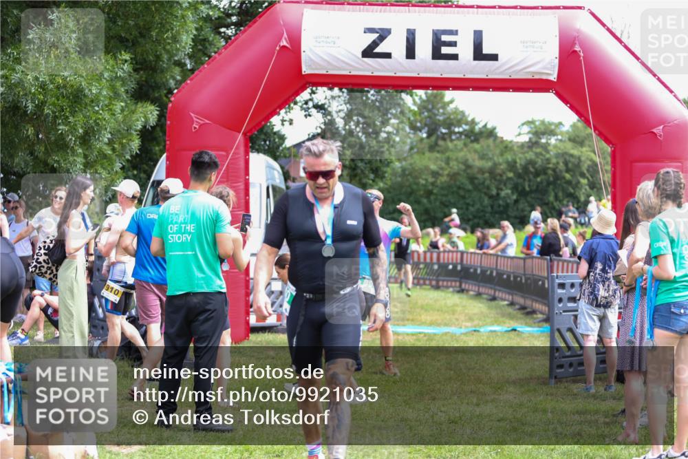 21.06.2026 - 29. Vierlanden-Triathlon Andreas Tolksdorf http://msf.ph/oto/9921035 21.06.2026 13:23:44 Ziel 896 meine-sportfotos.de