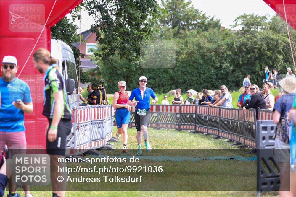 21.06.2026 - 29. Vierlanden-Triathlon Andreas Tolksdorf http://msf.ph/oto/9921036 21.06.2026 13:24:05 Ziel 633, 759, 1000 meine-sportfotos.de
