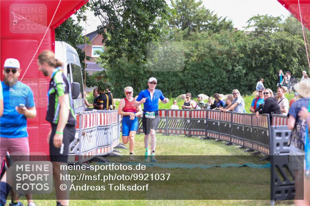 21.06.2026 - 29. Vierlanden-Triathlon Andreas Tolksdorf http://msf.ph/oto/9921037 21.06.2026 13:24:05 Ziel 633, 759, 1000 meine-sportfotos.de