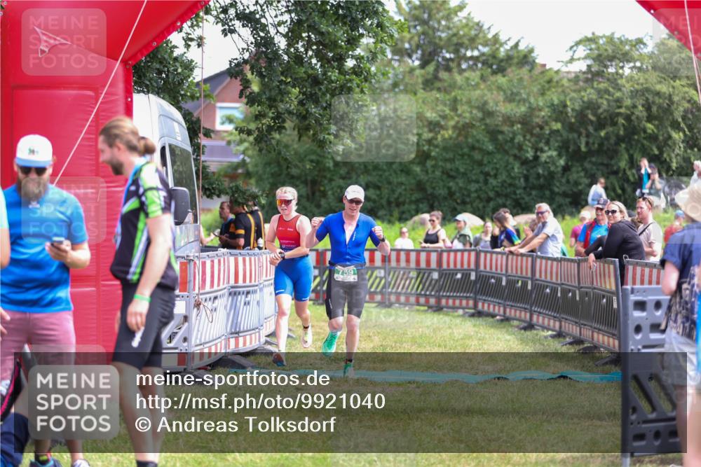 21.06.2026 - 29. Vierlanden-Triathlon Andreas Tolksdorf http://msf.ph/oto/9921040 21.06.2026 13:24:05 Ziel 633, 759, 1000 meine-sportfotos.de