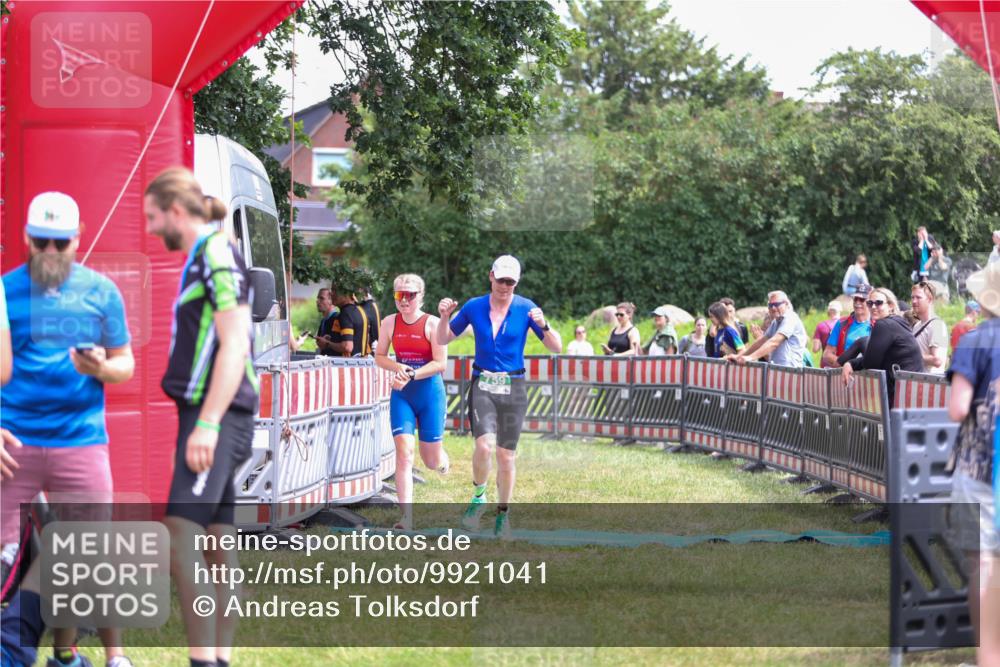 21.06.2026 - 29. Vierlanden-Triathlon Andreas Tolksdorf http://msf.ph/oto/9921041 21.06.2026 13:24:05 Ziel 633, 759, 1000 meine-sportfotos.de