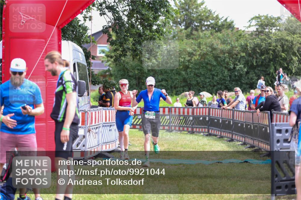 21.06.2026 - 29. Vierlanden-Triathlon Andreas Tolksdorf http://msf.ph/oto/9921044 21.06.2026 13:24:05 Ziel 633, 759, 1000 meine-sportfotos.de