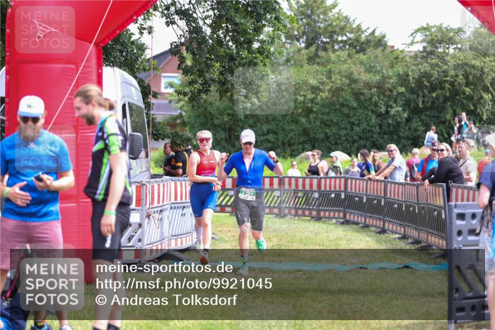 21.06.2026 - 29. Vierlanden-Triathlon Andreas Tolksdorf http://msf.ph/oto/9921045 21.06.2026 13:24:05 Ziel 633, 759, 1000 meine-sportfotos.de