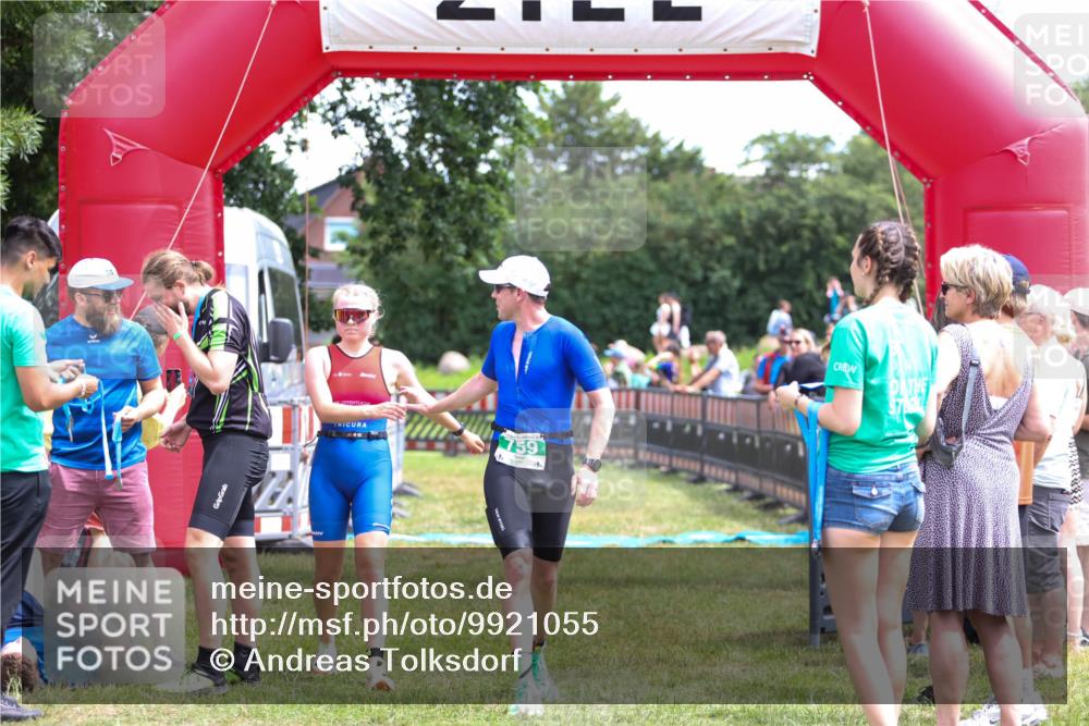21.06.2026 - 29. Vierlanden-Triathlon Andreas Tolksdorf http://msf.ph/oto/9921055 21.06.2026 13:24:08 Ziel 633, 759, 777, 983, 1000 meine-sportfotos.de