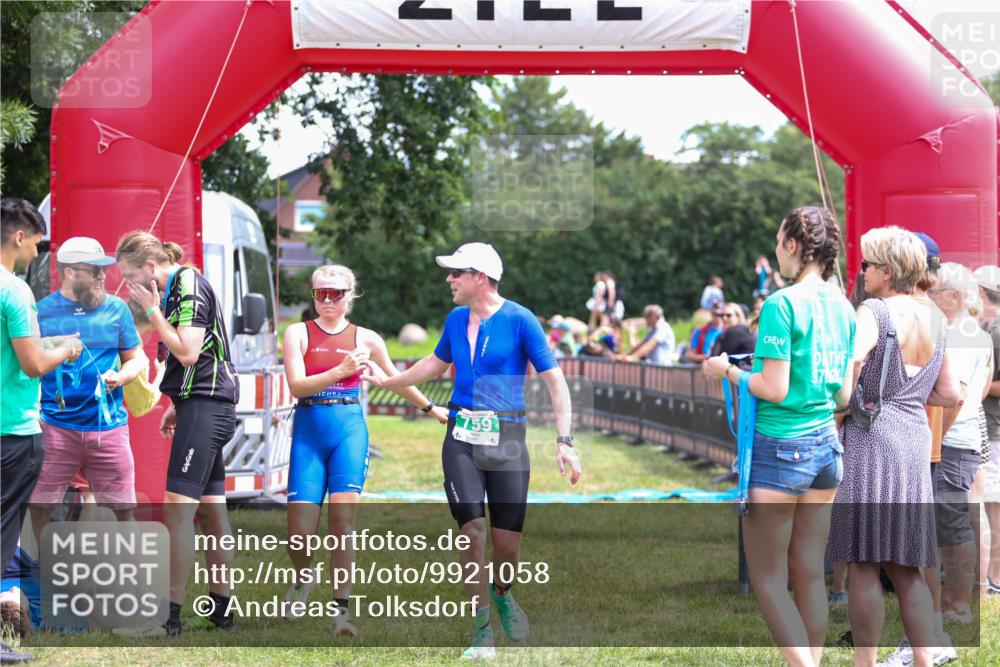 21.06.2026 - 29. Vierlanden-Triathlon Andreas Tolksdorf http://msf.ph/oto/9921058 21.06.2026 13:24:09 Ziel 633, 759, 777, 983, 1000 meine-sportfotos.de