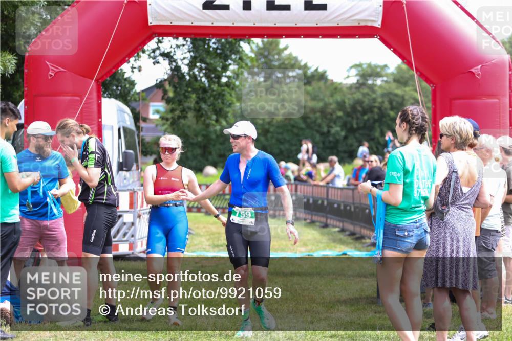 21.06.2026 - 29. Vierlanden-Triathlon Andreas Tolksdorf http://msf.ph/oto/9921059 21.06.2026 13:24:09 Ziel 633, 759, 777, 983, 1000 meine-sportfotos.de
