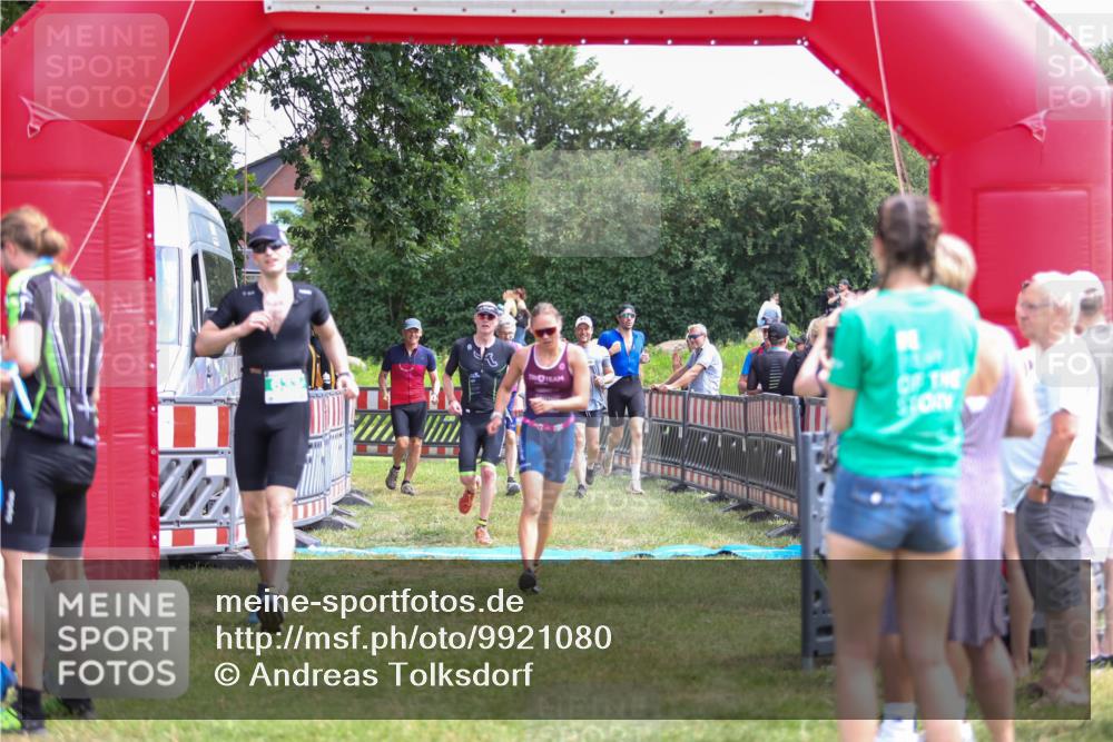 21.06.2026 - 29. Vierlanden-Triathlon Andreas Tolksdorf http://msf.ph/oto/9921080 21.06.2026 13:24:17 Ziel 288, 633, 680, 777, 983, 985 meine-sportfotos.de