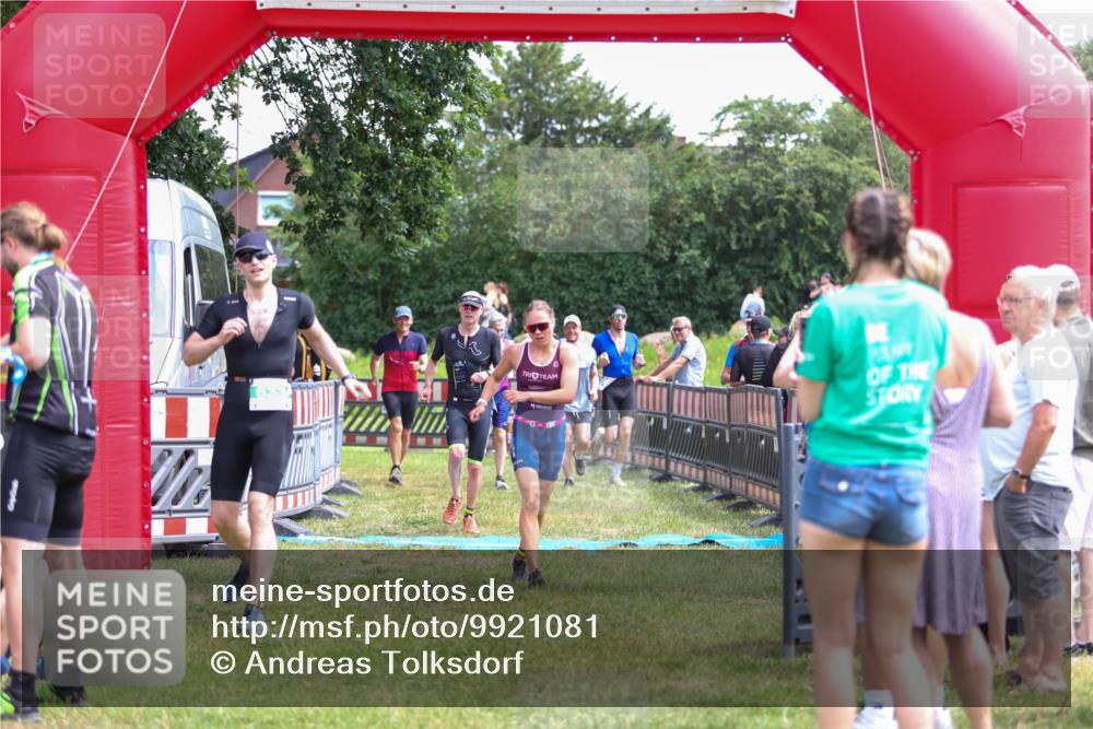 21.06.2026 - 29. Vierlanden-Triathlon Andreas Tolksdorf http://msf.ph/oto/9921081 21.06.2026 13:24:17 Ziel 288, 633, 680, 777, 983, 985 meine-sportfotos.de