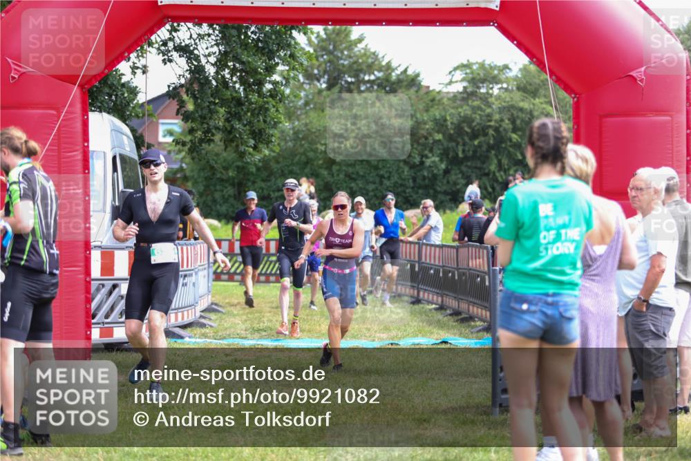 21.06.2026 - 29. Vierlanden-Triathlon Andreas Tolksdorf http://msf.ph/oto/9921082 21.06.2026 13:24:17 Ziel 288, 633, 680, 777, 983, 985 meine-sportfotos.de