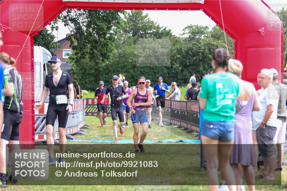 21.06.2026 - 29. Vierlanden-Triathlon Andreas Tolksdorf http://msf.ph/oto/9921083 21.06.2026 13:24:18 Ziel 288, 633, 680, 777, 983, 985 meine-sportfotos.de