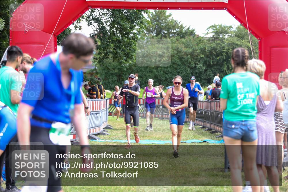 21.06.2026 - 29. Vierlanden-Triathlon Andreas Tolksdorf http://msf.ph/oto/9921085 21.06.2026 13:24:18 Ziel 288, 633, 680, 777, 983, 985 meine-sportfotos.de