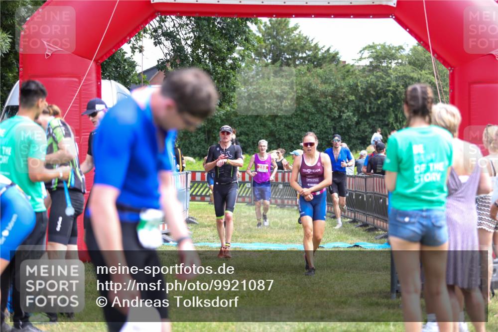 21.06.2026 - 29. Vierlanden-Triathlon Andreas Tolksdorf http://msf.ph/oto/9921087 21.06.2026 13:24:18 Ziel 288, 633, 680, 777, 983, 985 meine-sportfotos.de