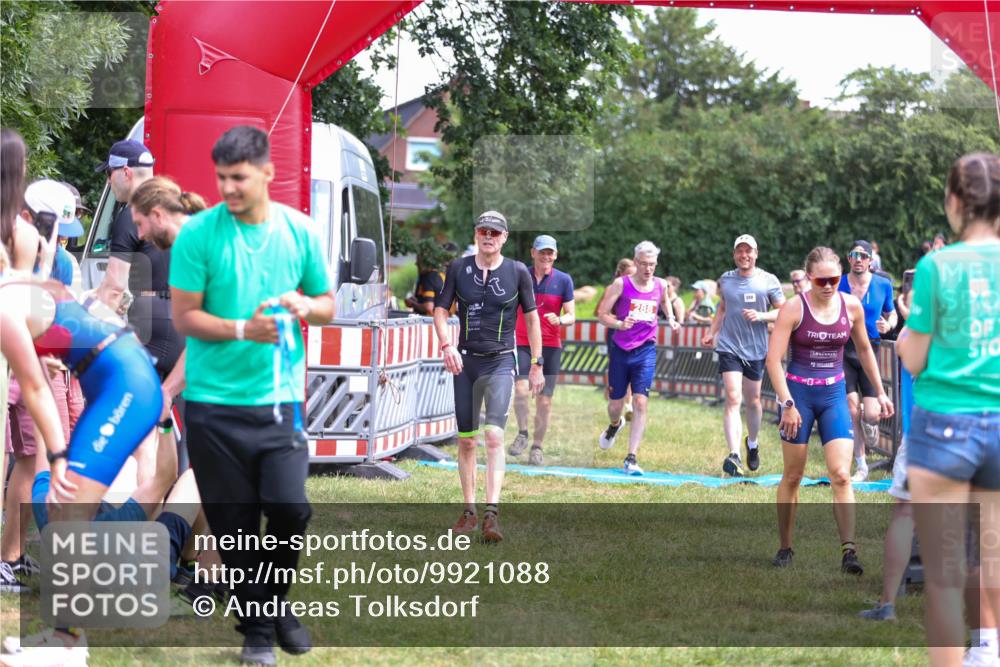 21.06.2026 - 29. Vierlanden-Triathlon Andreas Tolksdorf http://msf.ph/oto/9921088 21.06.2026 13:24:20 Ziel 288, 633, 680, 777, 983, 985 meine-sportfotos.de