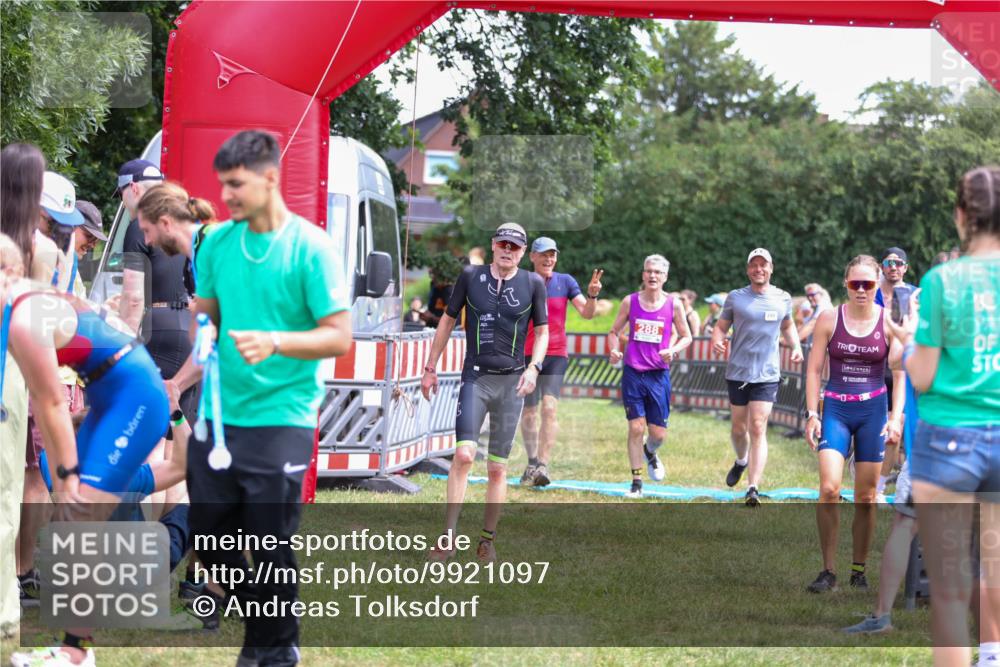 21.06.2026 - 29. Vierlanden-Triathlon Andreas Tolksdorf http://msf.ph/oto/9921097 21.06.2026 13:24:21 Ziel 288, 628, 633, 680, 777, 983, 985 meine-sportfotos.de