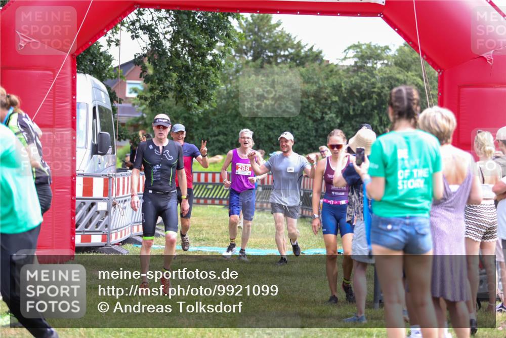 21.06.2026 - 29. Vierlanden-Triathlon Andreas Tolksdorf http://msf.ph/oto/9921099 21.06.2026 13:24:21 Ziel 288, 628, 633, 680, 777, 983, 985 meine-sportfotos.de