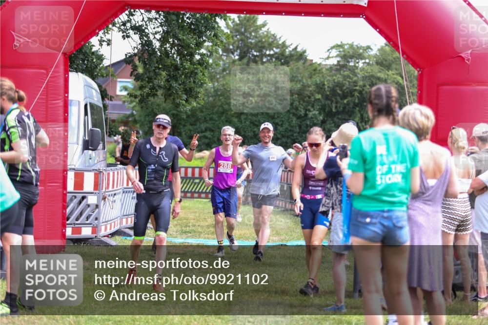 21.06.2026 - 29. Vierlanden-Triathlon Andreas Tolksdorf http://msf.ph/oto/9921102 21.06.2026 13:24:21 Ziel 288, 628, 633, 680, 777, 983, 985 meine-sportfotos.de