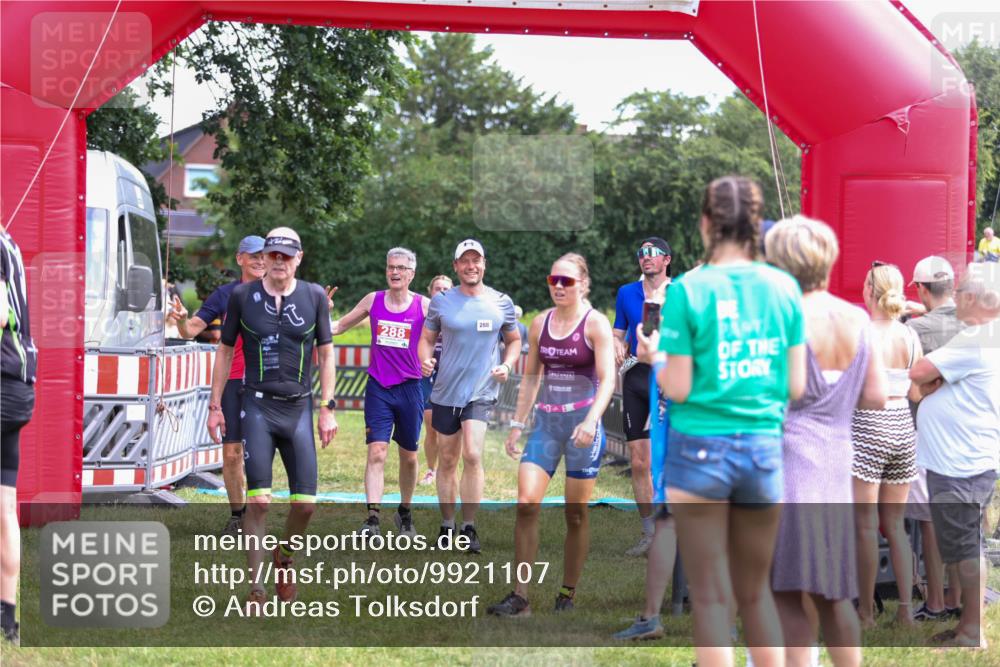 21.06.2026 - 29. Vierlanden-Triathlon Andreas Tolksdorf http://msf.ph/oto/9921107 21.06.2026 13:24:22 Ziel 288, 628, 680, 777, 983, 985 meine-sportfotos.de