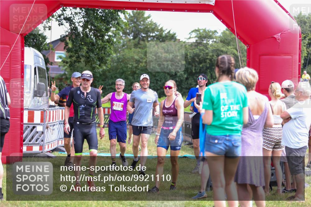 21.06.2026 - 29. Vierlanden-Triathlon Andreas Tolksdorf http://msf.ph/oto/9921110 21.06.2026 13:24:22 Ziel 288, 628, 680, 777, 983, 985 meine-sportfotos.de