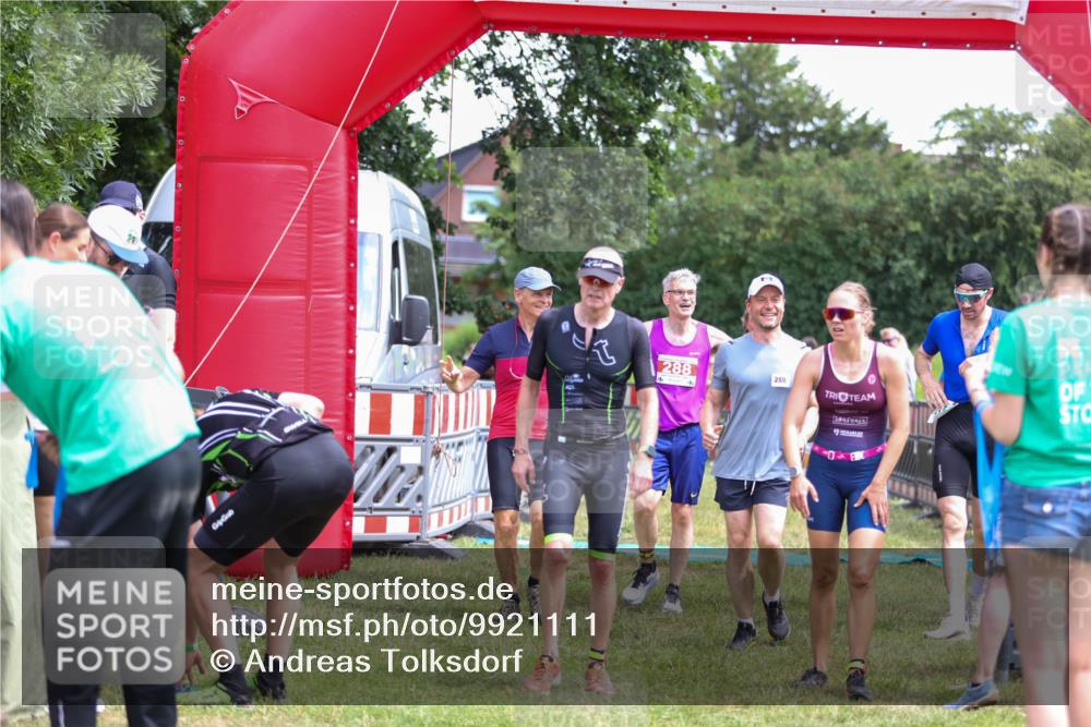 21.06.2026 - 29. Vierlanden-Triathlon Andreas Tolksdorf http://msf.ph/oto/9921111 21.06.2026 13:24:23 Ziel 288, 628, 643, 652, 680, 777, 985 meine-sportfotos.de