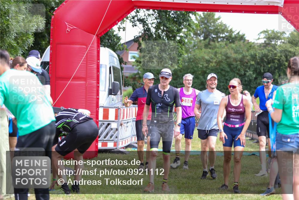 21.06.2026 - 29. Vierlanden-Triathlon Andreas Tolksdorf http://msf.ph/oto/9921112 21.06.2026 13:24:23 Ziel 288, 628, 643, 652, 680, 777, 985 meine-sportfotos.de