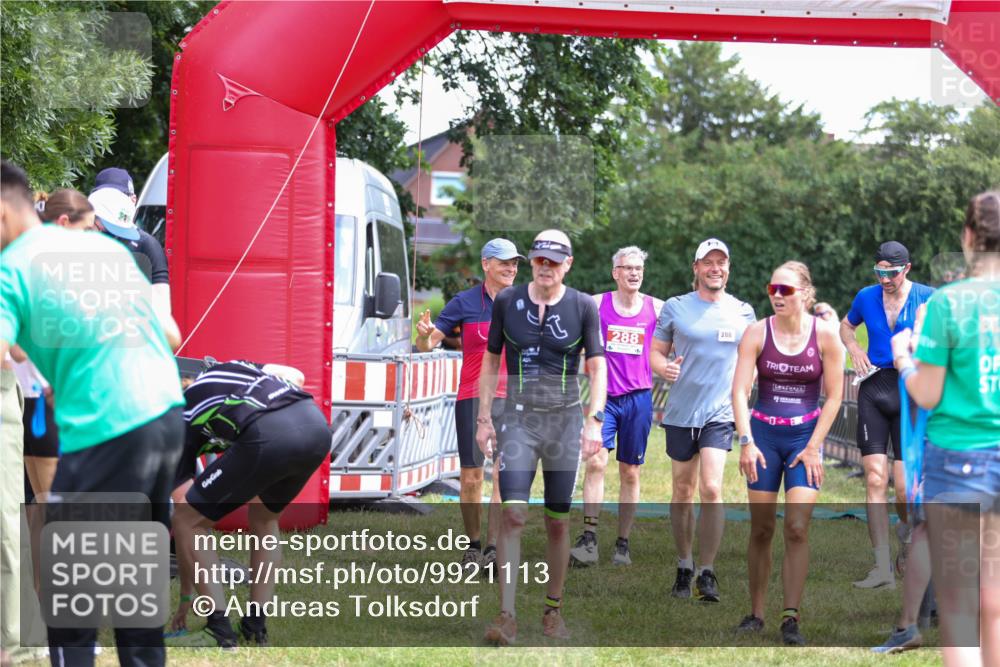 21.06.2026 - 29. Vierlanden-Triathlon Andreas Tolksdorf http://msf.ph/oto/9921113 21.06.2026 13:24:23 Ziel 288, 628, 643, 652, 680, 777, 985 meine-sportfotos.de