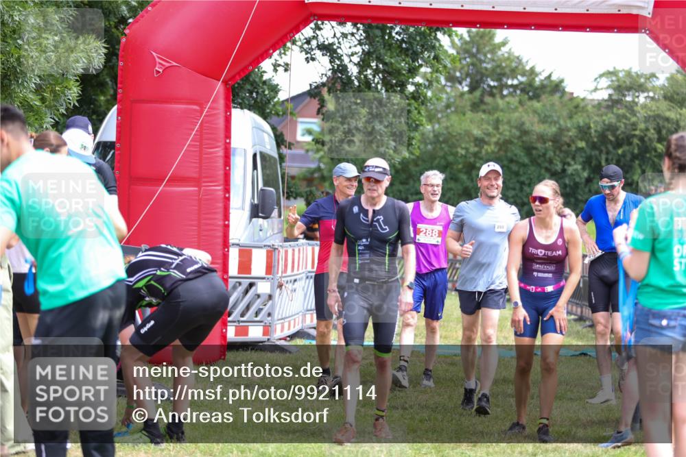 21.06.2026 - 29. Vierlanden-Triathlon Andreas Tolksdorf http://msf.ph/oto/9921114 21.06.2026 13:24:23 Ziel 288, 628, 643, 652, 680, 777, 985 meine-sportfotos.de