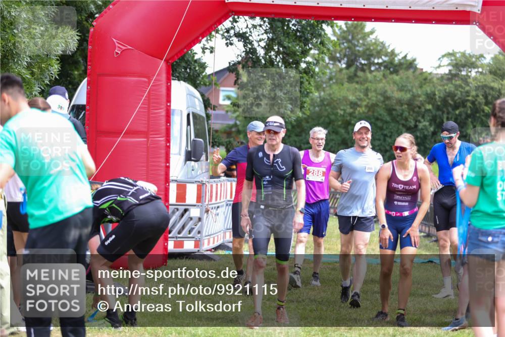 21.06.2026 - 29. Vierlanden-Triathlon Andreas Tolksdorf http://msf.ph/oto/9921115 21.06.2026 13:24:23 Ziel 288, 628, 643, 652, 680, 777, 985 meine-sportfotos.de