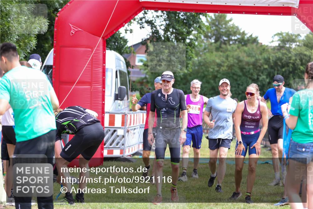 21.06.2026 - 29. Vierlanden-Triathlon Andreas Tolksdorf http://msf.ph/oto/9921116 21.06.2026 13:24:23 Ziel 288, 628, 643, 652, 680, 777, 985 meine-sportfotos.de